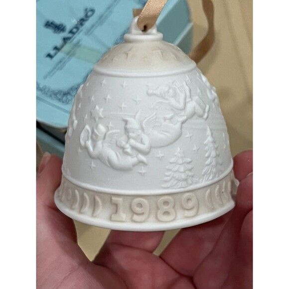 VINTAGE 1989 ANNUAL LLADRO CHRISTMAS BELL PORCELAIN BISQUE ORNAMENT With Box - Picture 1 of 8